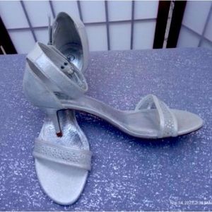 Adrianna Papell Avril Shimmery Silver Sandal Heels Size 9.5M